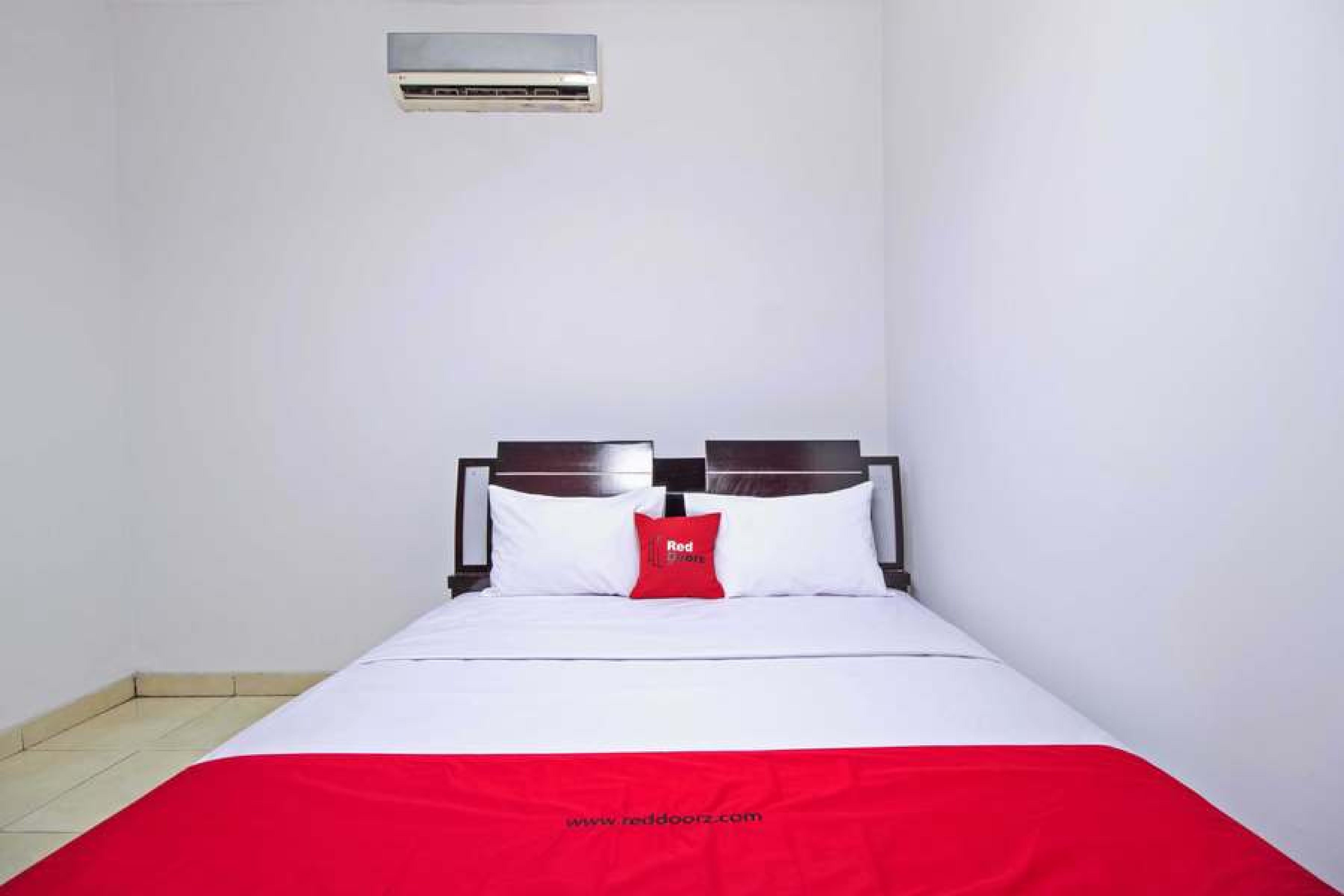 Hotel Reddoorz @ Pangeran Antasari 2 Cilandak  Exterior foto